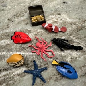 Ocean Animals small plastic fish, octopus, starfish, clam, treasure chest, diver